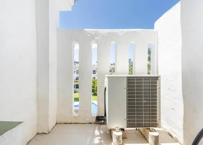 Naranjos Beautiful 1 Bedroom Penthouse Апартаменты *