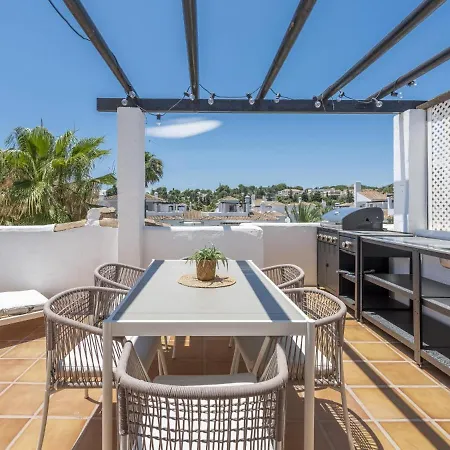 Naranjos Beautiful 1 Bedroom Penthouse Apartment Marbella